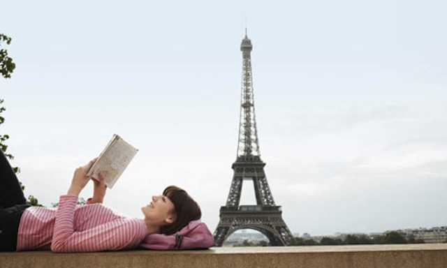 Reading-a-book-in-Paris-007