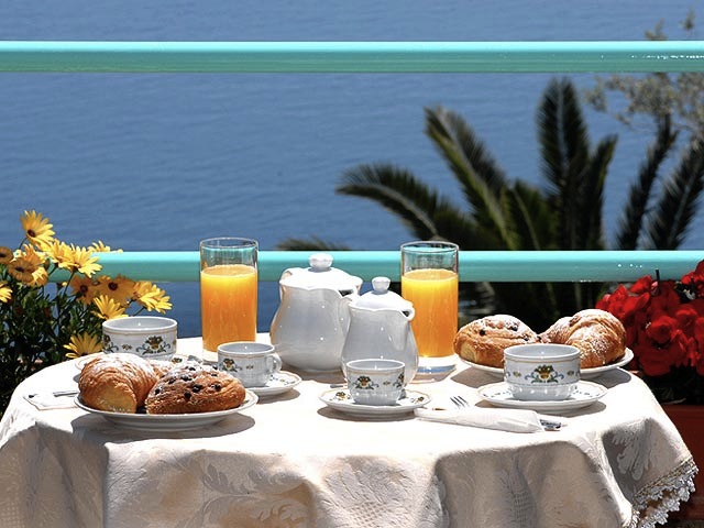 bed-and-breakfast-il-rifugio-di-ela-colazione-mare