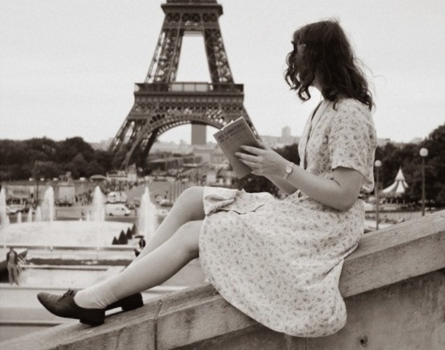 paris-reading-girl